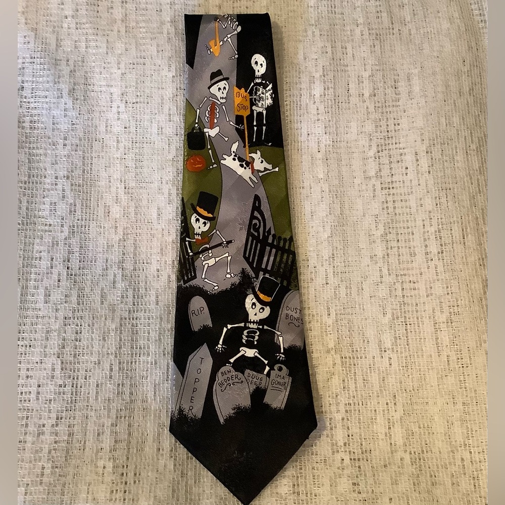 Halloween silly skeletons cemetery men’s neck tie Gian Franco